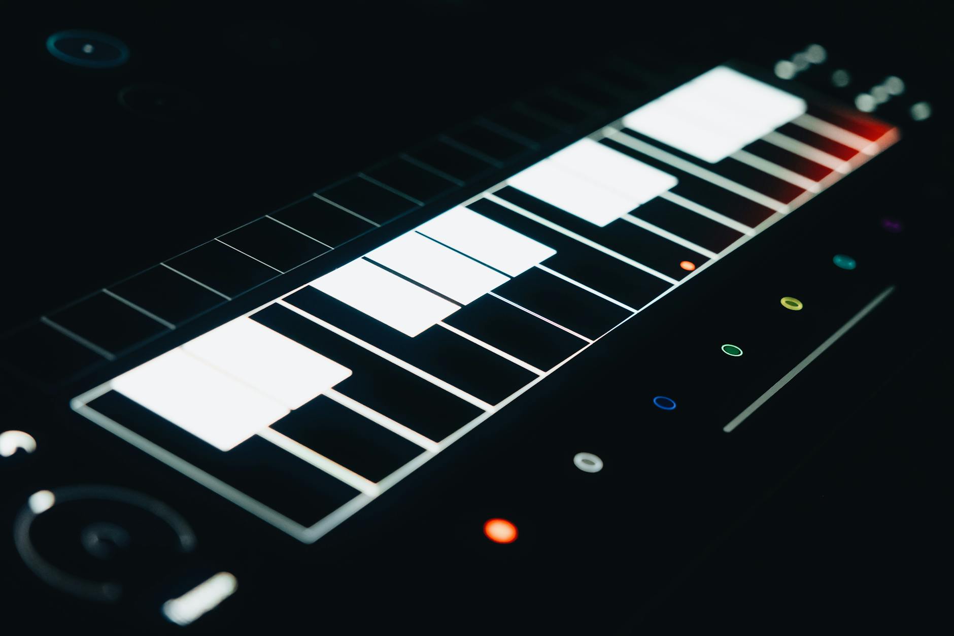 Unlocking ‘True Loudness’: How Fred Again.. & Billie Eilish Master Without Crushing Dynamics (Featuring FabFilter Pro-L 3 & iZotope Ozone)